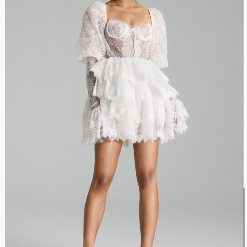 Chic White Mini Dress with Sleek Design